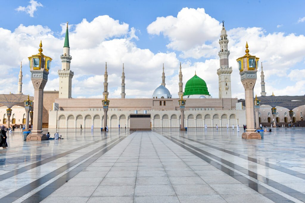 How to Do Umrah on a Small Budget: A Complete Money-Saving Guide